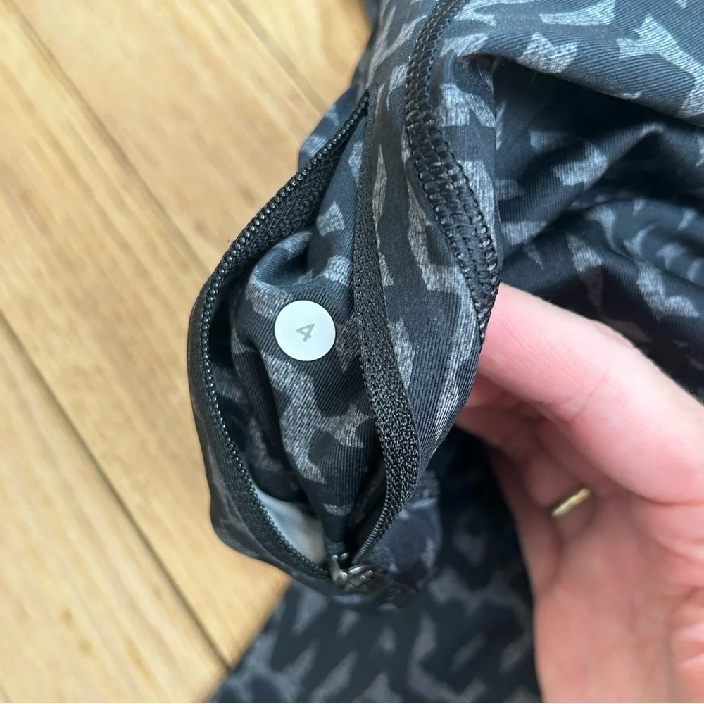 Lululemon leggings size 4 23” limited edition black grey women’s‎ workout